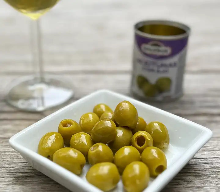 OLIVES WITH GARLIC